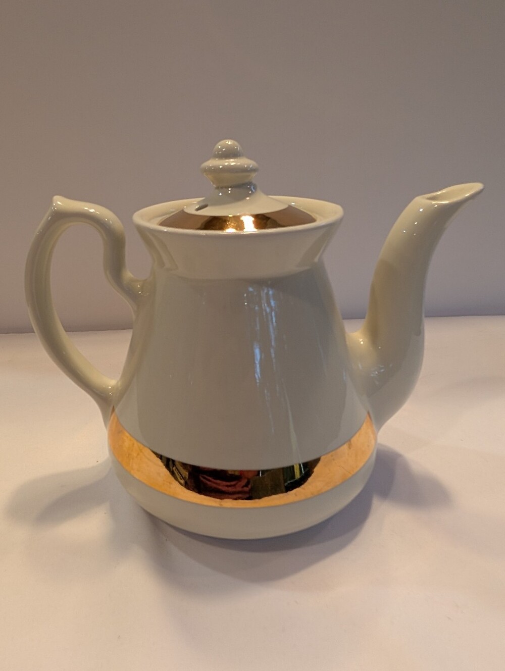 Teapot Hall's Superior Kitchenware 1 qt Cream Color & Gold USA Vintage 1950s 7"